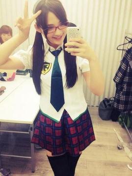 日本肉丝短裙自拍,时尚与自信的完美展现