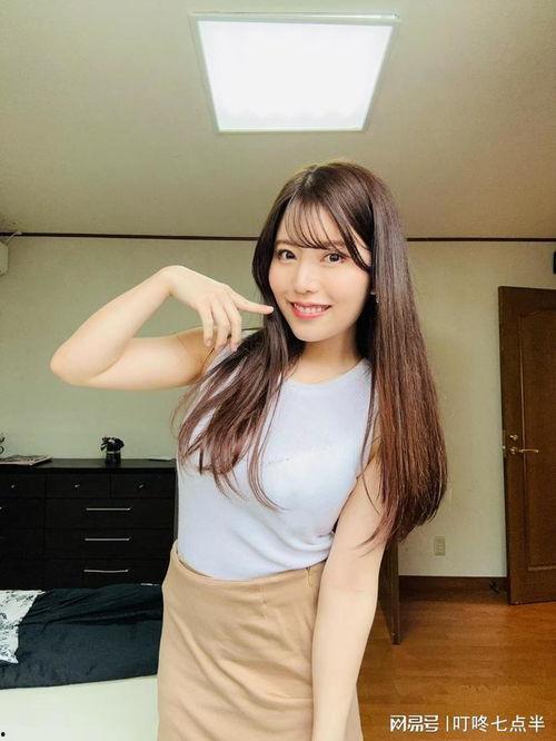 深田梨菜 丝袜,深田梨菜演绎性感魅力