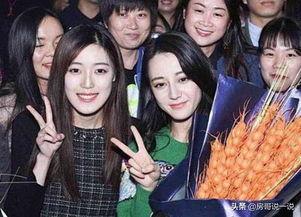 明星和美女粉丝合影,与粉丝亲密合影，美女粉丝阵容惊艳亮相