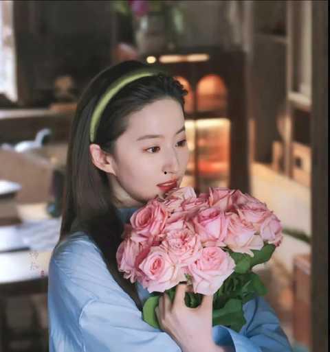 圈内大佬爆料刘亦 菲丶,圈内大佬揭秘女神背后的故事